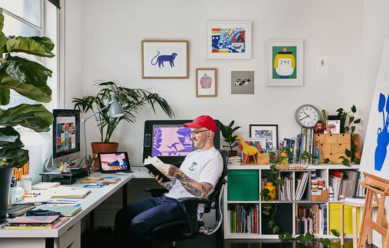 Дизайнеров и художников